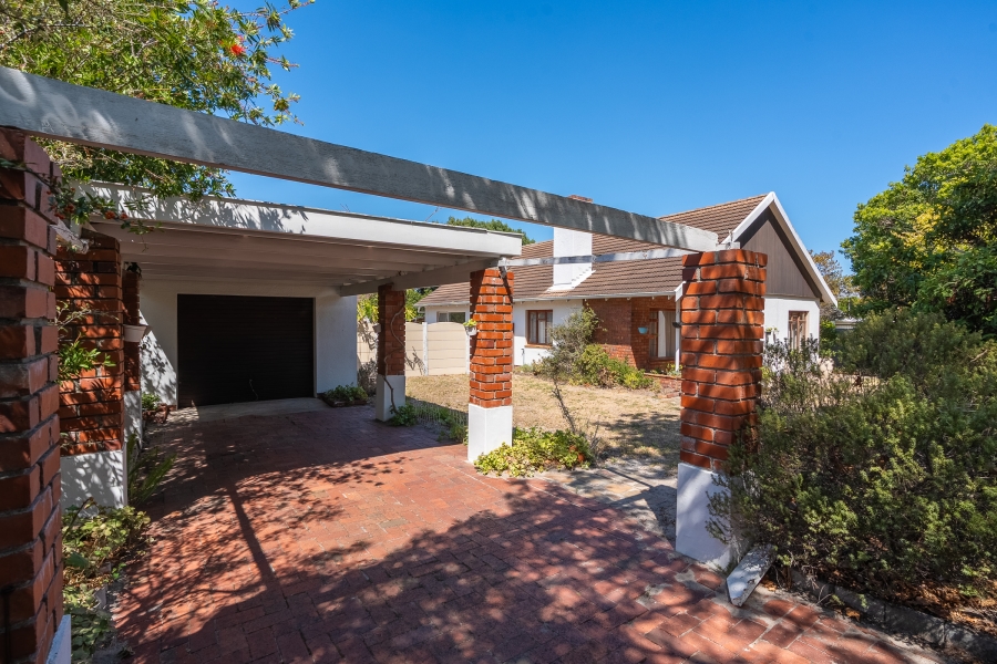 3 Bedroom Property for Sale in Meadowridge Western Cape